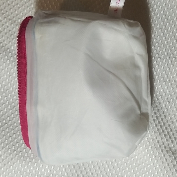 TOO FACED BLUE & WHITE STRIOED COSMETIC CASE - Picture 6 of 7